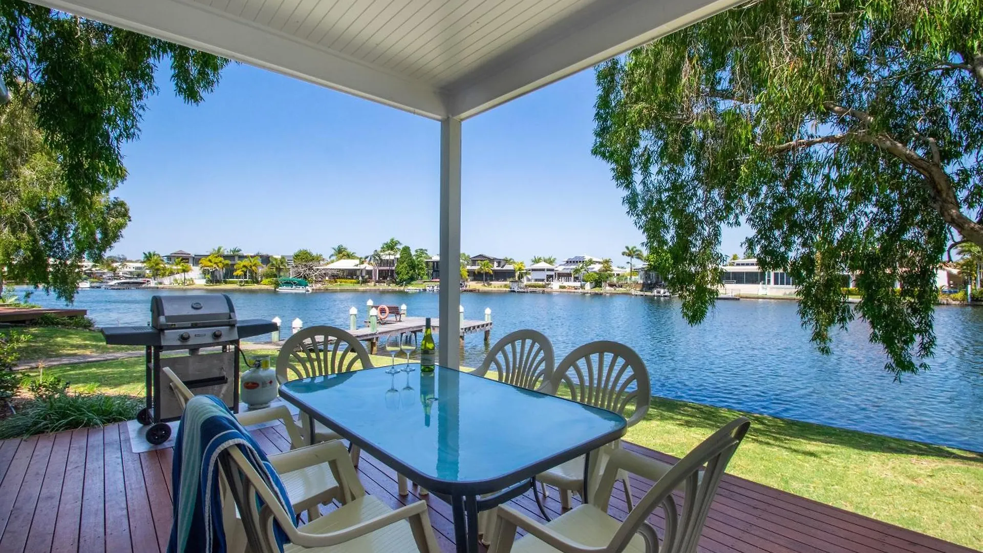 ****  Noosa Entrance Waterfront Resort Noosaville Ausztrália
