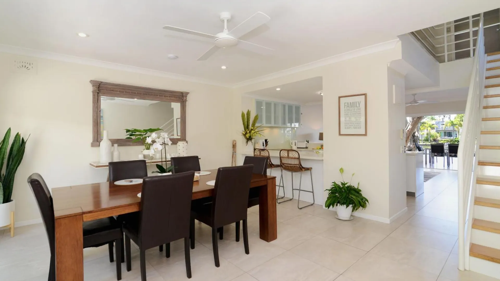 ****  Noosa Entrance Waterfront Resort Noosaville Australia
