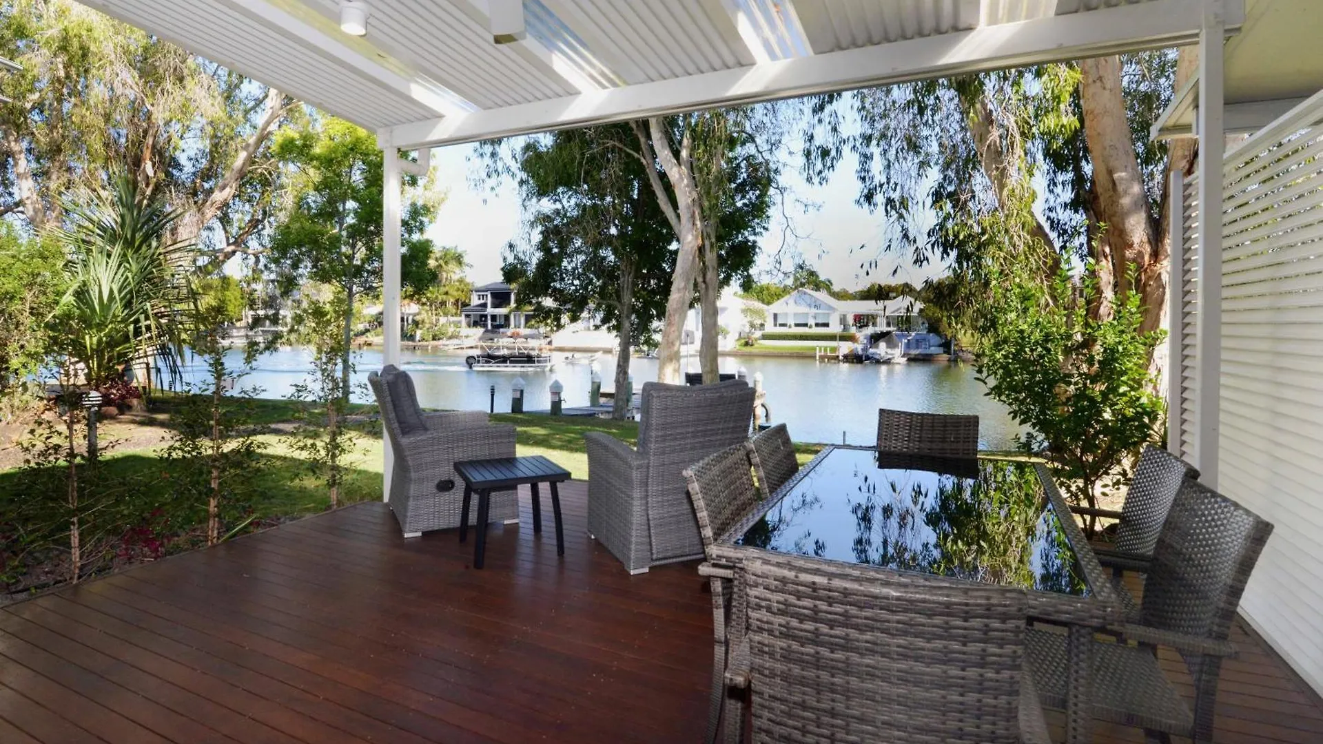 Noosa Entrance Waterfront Resort Noosaville 4*,